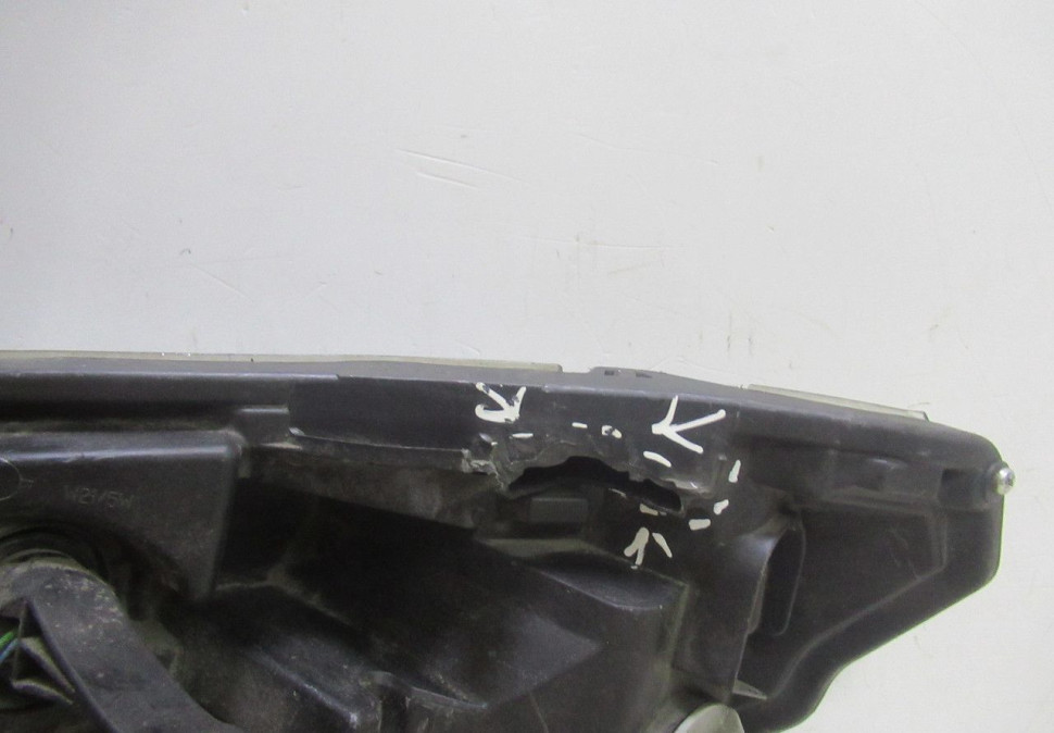 Стекло от фары правой  Lada Vesta oem 8450006952 (скл-3)