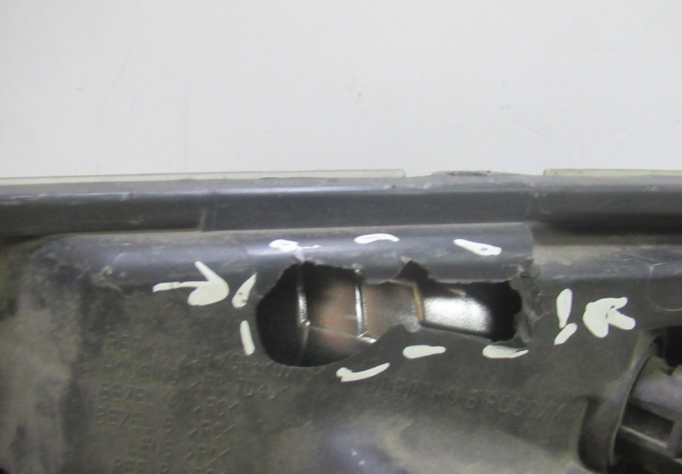 Стекло от фары правой  Lada Vesta oem 8450006952 (скл-3)