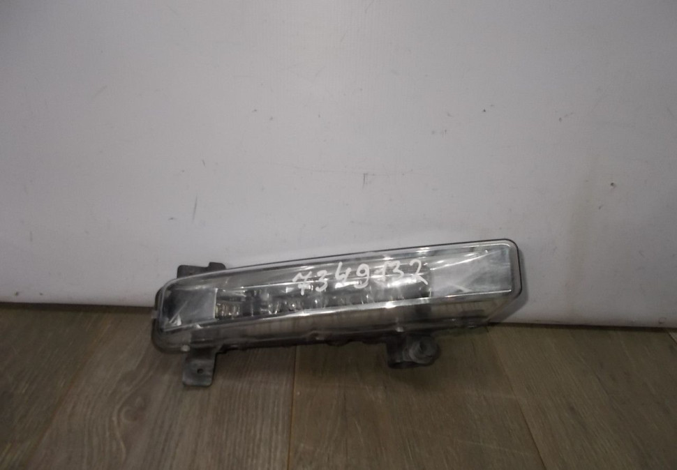 Фара противотуманная ЛЭД LED правая бу BMW 5 G30 OEM 7349132