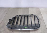 Решетка радиатора правая бу BMW X1 F48 OEM 51117354824