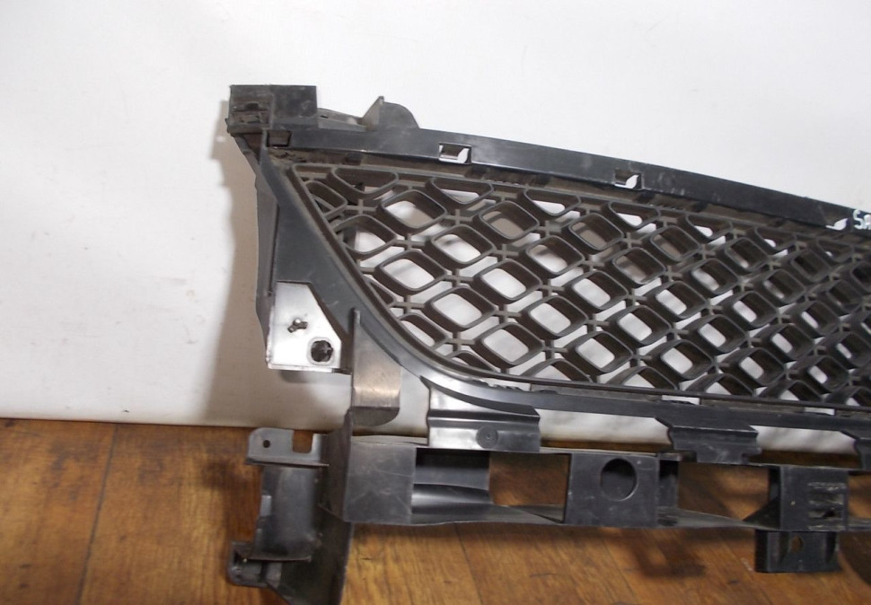 Решетка переднего бампера бу Renault Sandero Stepway 2 OEM 622548039R