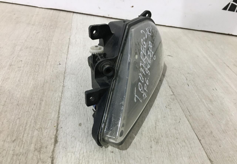 Противотуманная фара правая Volkswagen Touareg NF 2014-2018 oem 7P6941700G Противотуманная фара правая Volkswagen Touareg NF 2014-2018 oem 7P6941700G