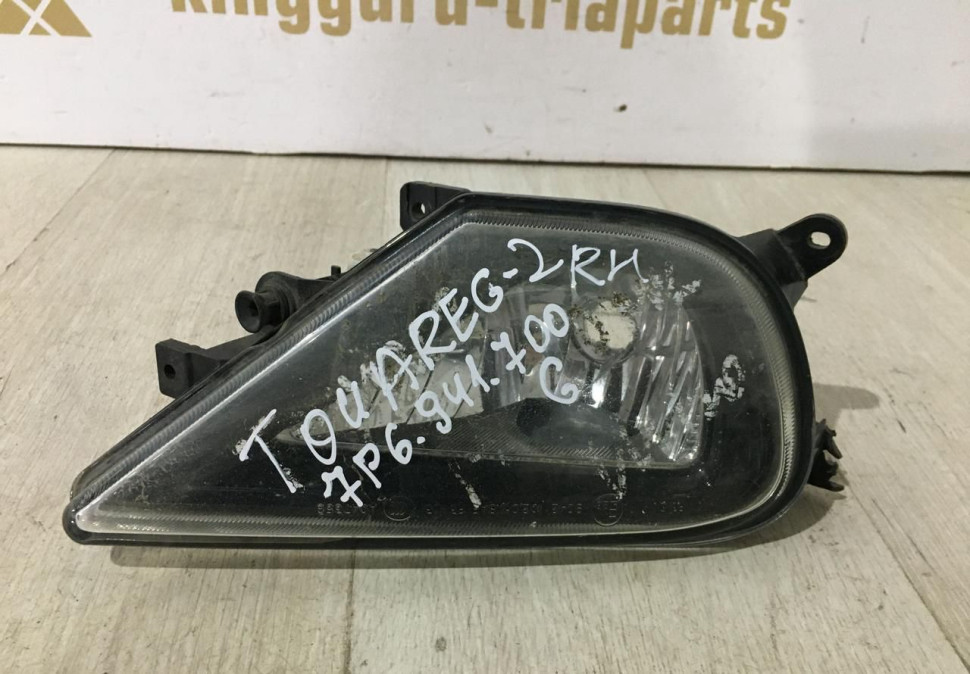 Противотуманная фара правая Volkswagen Touareg NF 2014-2018 oem 7P6941700G Противотуманная фара правая Volkswagen Touareg NF 2014-2018 oem 7P6941700G