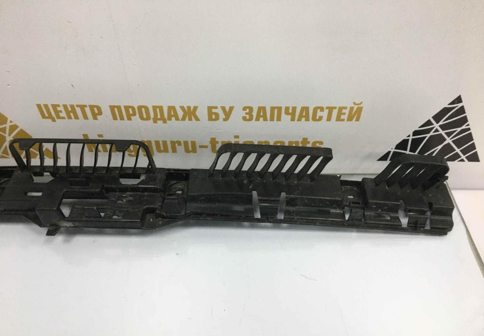 Кронштейн заднего бампера Volkswagen Jetta 6 2011 дорестайлинг Кронштейн заднего бампера Volkswagen Jetta 6 2011 дорестайлинг