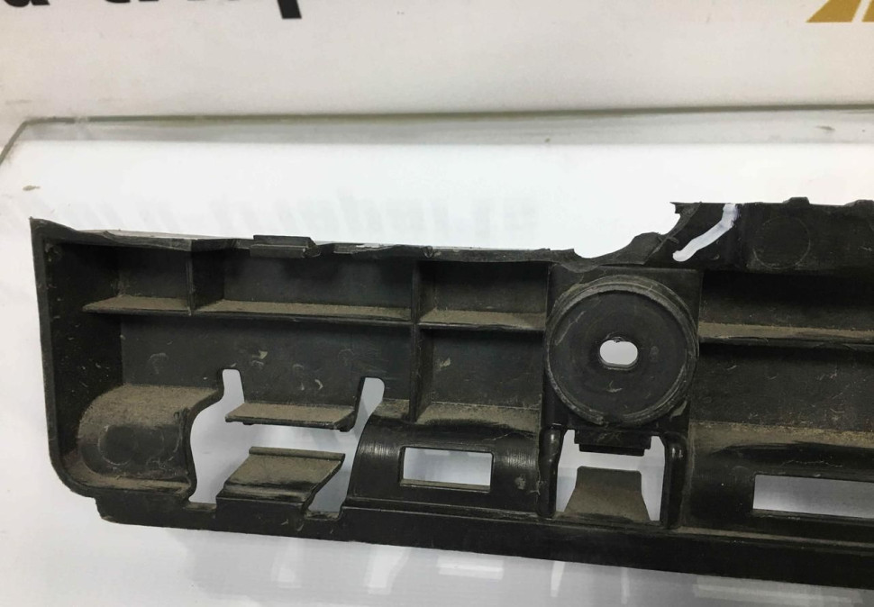 Кронштейн заднего бампера Volkswagen Jetta 6 2011 дорестайлинг Кронштейн заднего бампера Volkswagen Jetta 6 2011 дорестайлинг