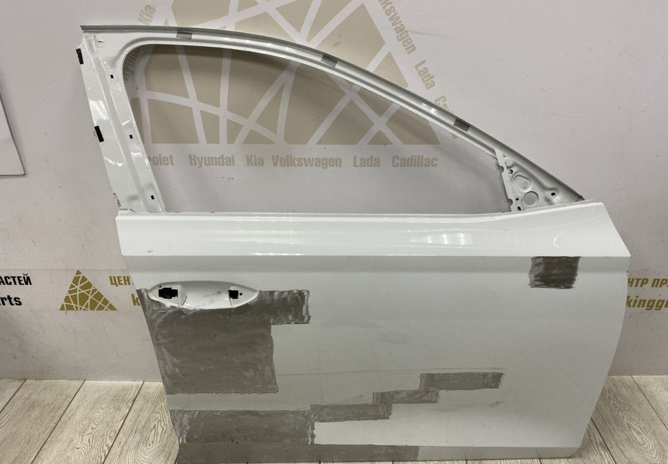 Дверь передняя правая Skoda Octavia A8 OEM 5E3831052