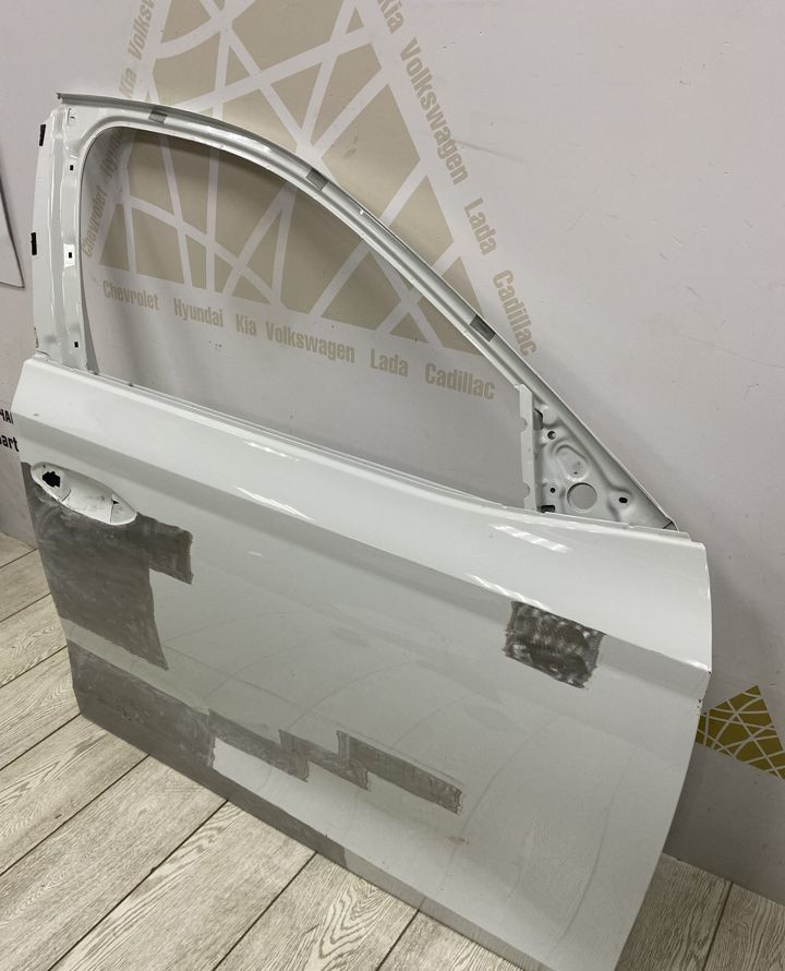 Дверь передняя правая Skoda Octavia A8 OEM 5E3831052