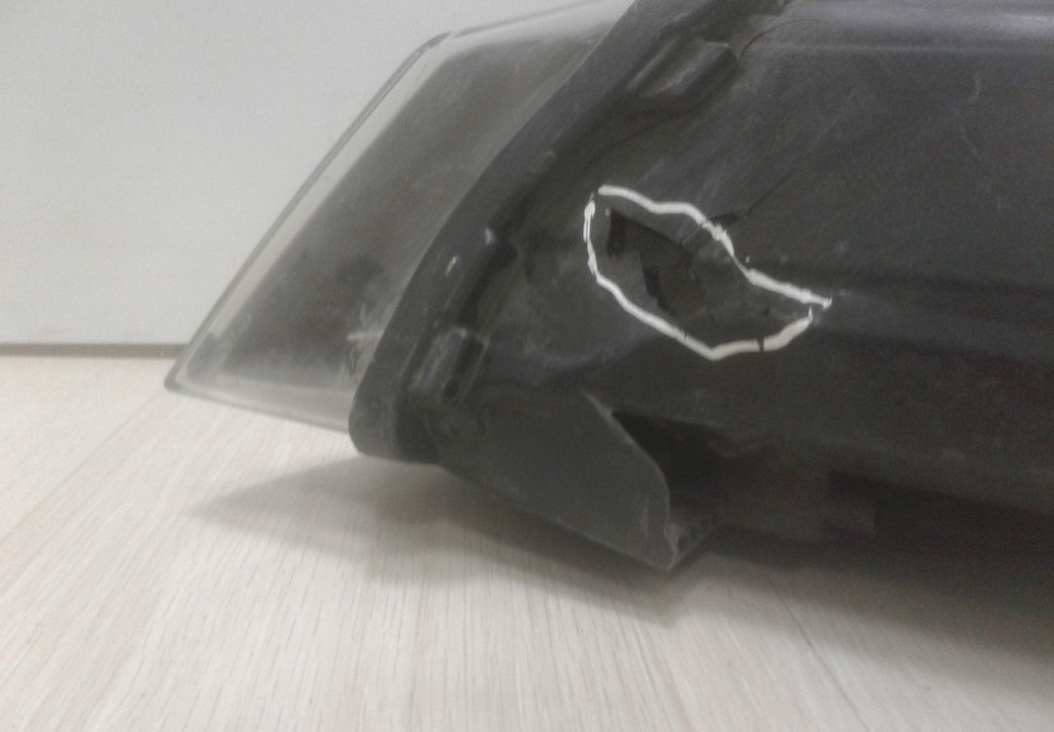 Фара правая Volkswagen Polo (15>) рестайл oem 6RU941008f (слом.2крепл.) (трещины в корп.) Фара правая Volkswagen Polo (15>) рестайл oem 6RU941008f (слом.2крепл.) (трещины в корп.)