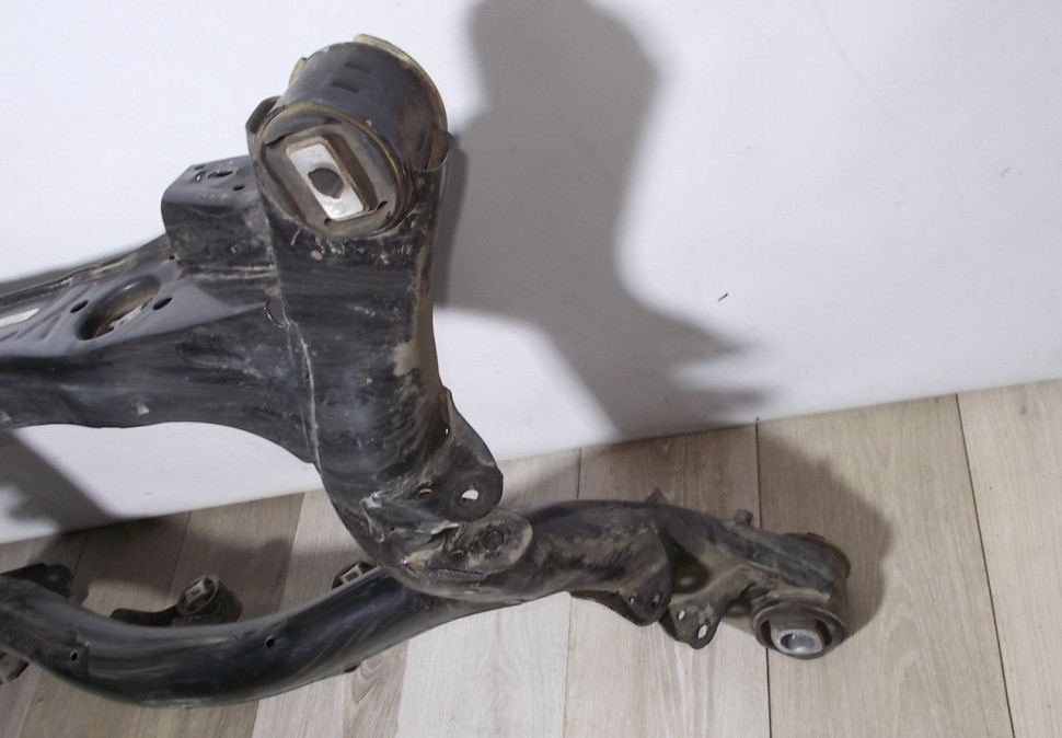 Балка задняя бу BMW 3 F30 OEM 6857636 Балка задняя бу BMW 3 F30 OEM 6857636