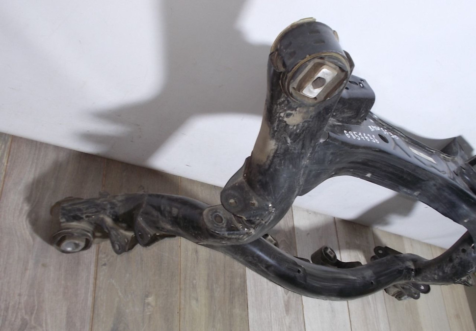 Балка задняя бу BMW 3 F30 OEM 6857636 Балка задняя бу BMW 3 F30 OEM 6857636