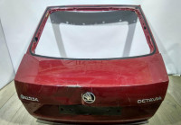 Крышка багажника бу Skoda Octavia A7 OEM 5E5827023B