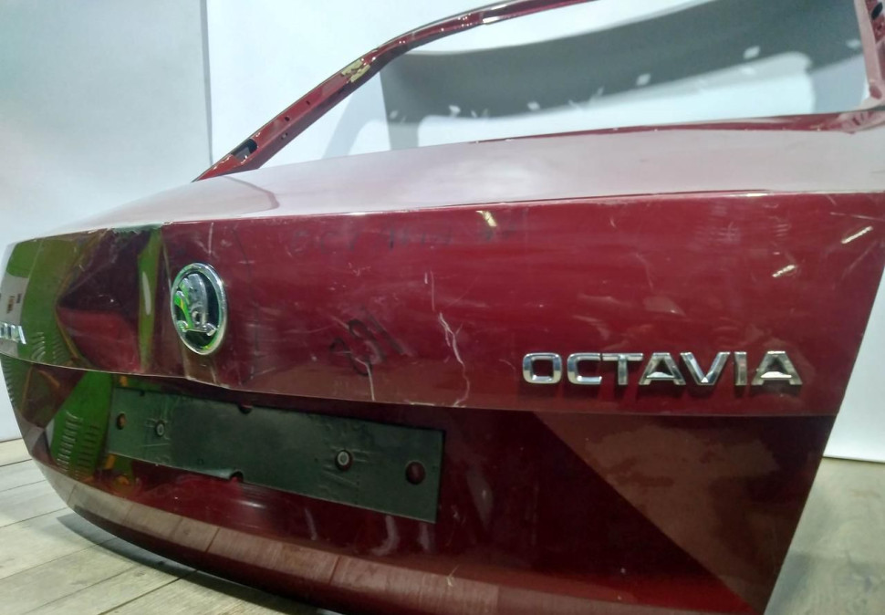 Крышка багажника бу Skoda Octavia A7 OEM 5E5827023B Крышка багажника бу Skoda Octavia A7 OEM 5E5827023B