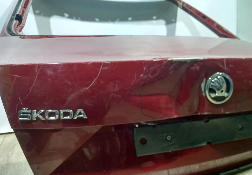 Крышка багажника бу Skoda Octavia A7 OEM 5E5827023B Крышка багажника бу Skoda Octavia A7 OEM 5E5827023B