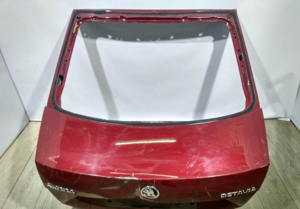 Крышка багажника бу Skoda Octavia A7 OEM 5E5827023B Крышка багажника бу Skoda Octavia A7 OEM 5E5827023B