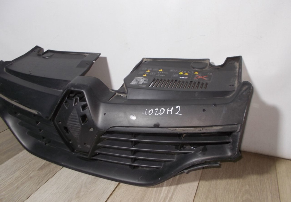 Решетка радиатора бу Renault Logan 2 OEM 623107605R