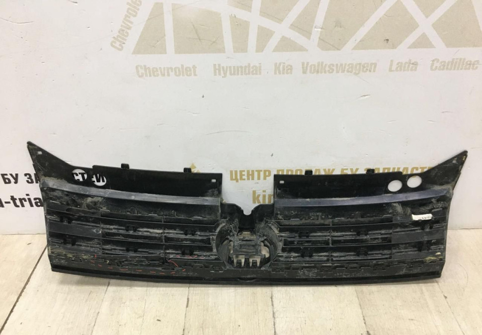 Решетка радиатора Volkswagen Tiguan 2 дорест 16-20 oem 5NA853653B