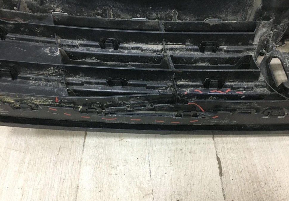 Решетка радиатора Volkswagen Tiguan 2 дорест 16-20 oem 5NA853653B