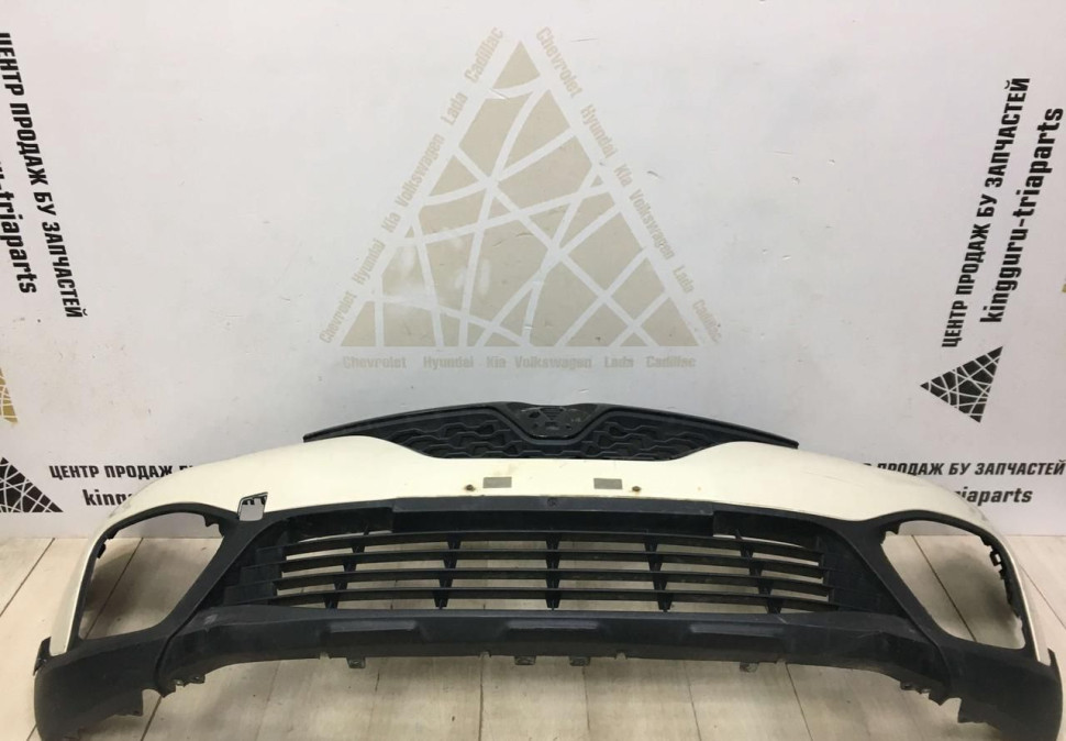 Бампер передний Renault Kaptur OEM 620228229R