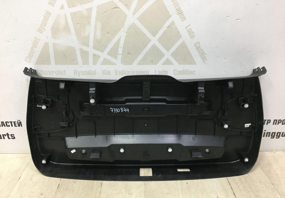 Обивка крышки багажника нижняя BMW X1 F48 OEM 51497350844