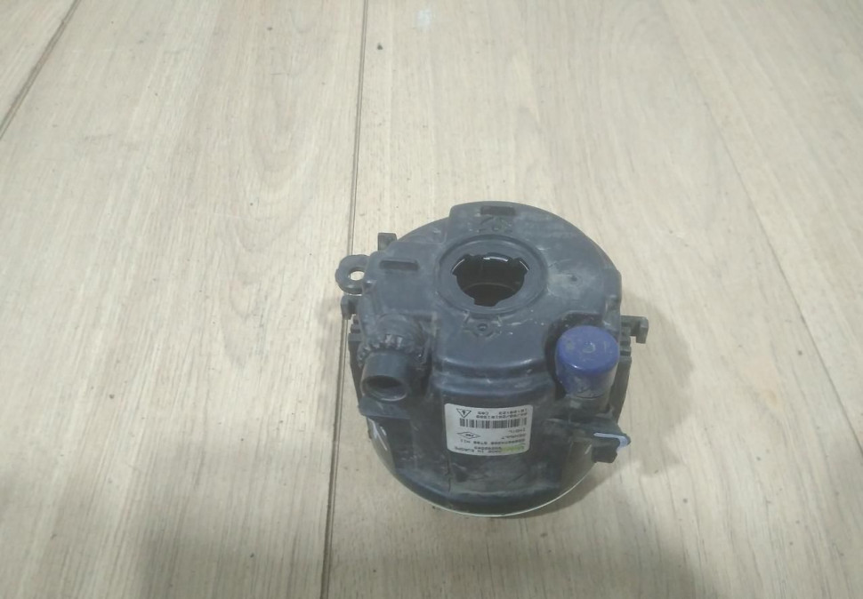 Противотуманная фара бу Renault Logan OEM 8200074008 Противотуманная фара бу Renault Logan OEM 8200074008