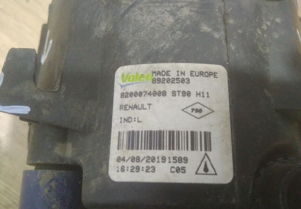 Противотуманная фара бу Renault Logan OEM 8200074008 Противотуманная фара бу Renault Logan OEM 8200074008