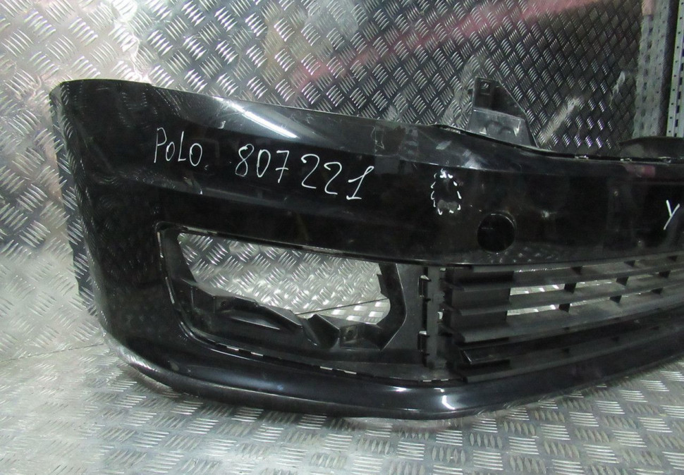 Бампер передний Volkswagen Polo седан рест oem 6RU807221a (мал.вмятина) Бампер передний Volkswagen Polo седан рест oem 6RU807221a (мал.вмятина)