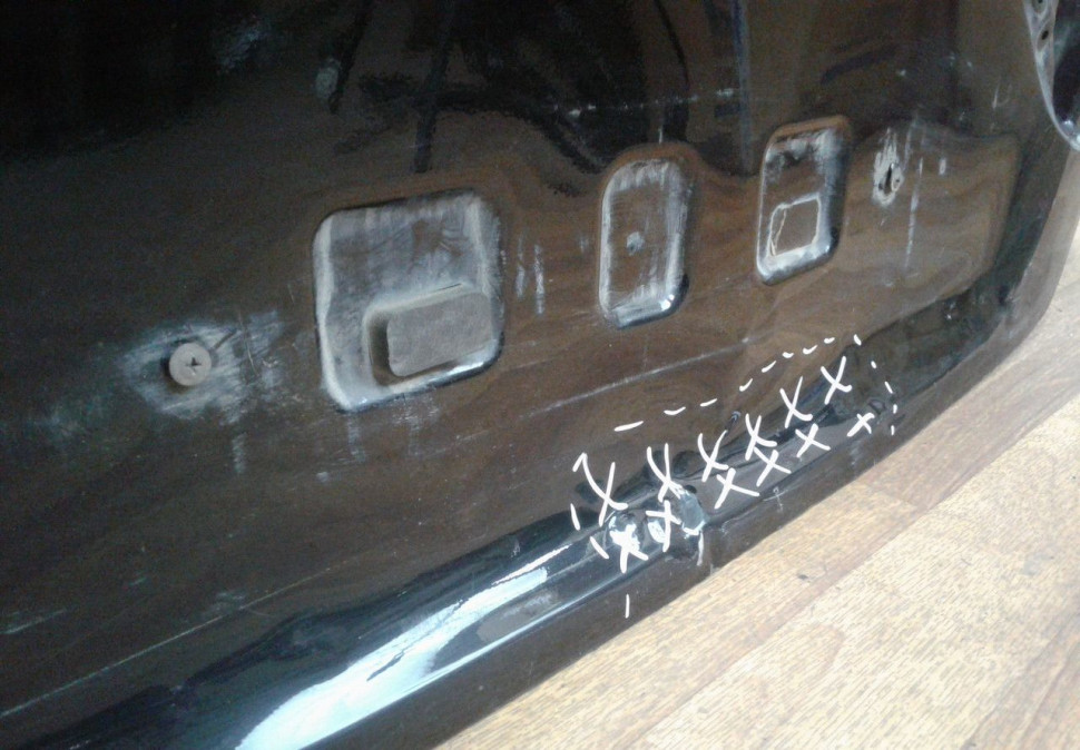 Крышка багажника Hyundai Sonata 6 YF (вмятина) Крышка багажника Hyundai Sonata 6 YF (вмятина)