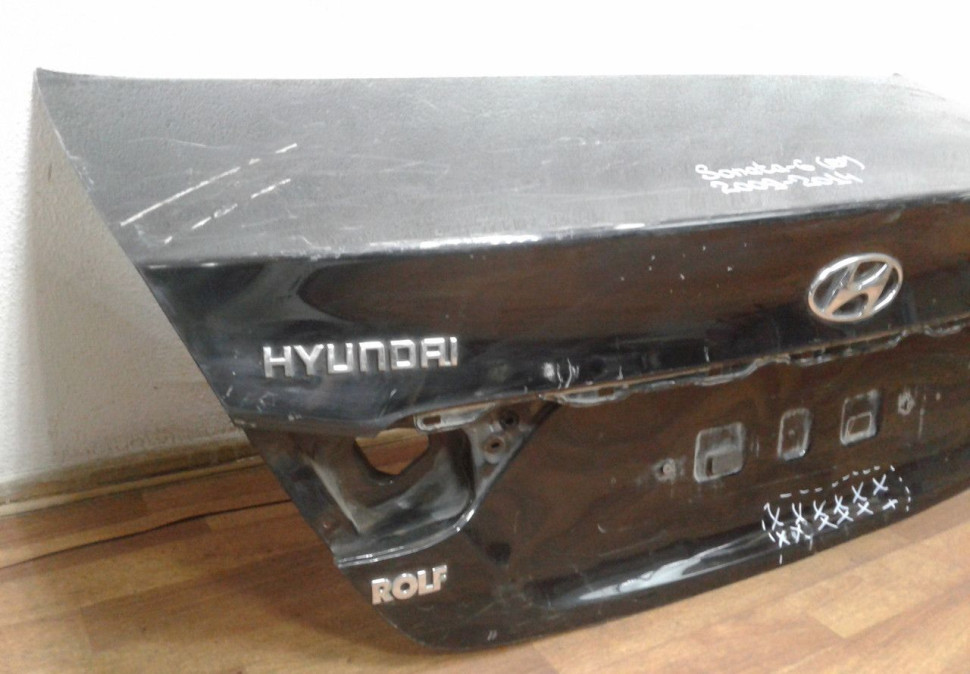 Крышка багажника Hyundai Sonata 6 YF (вмятина) Крышка багажника Hyundai Sonata 6 YF (вмятина)