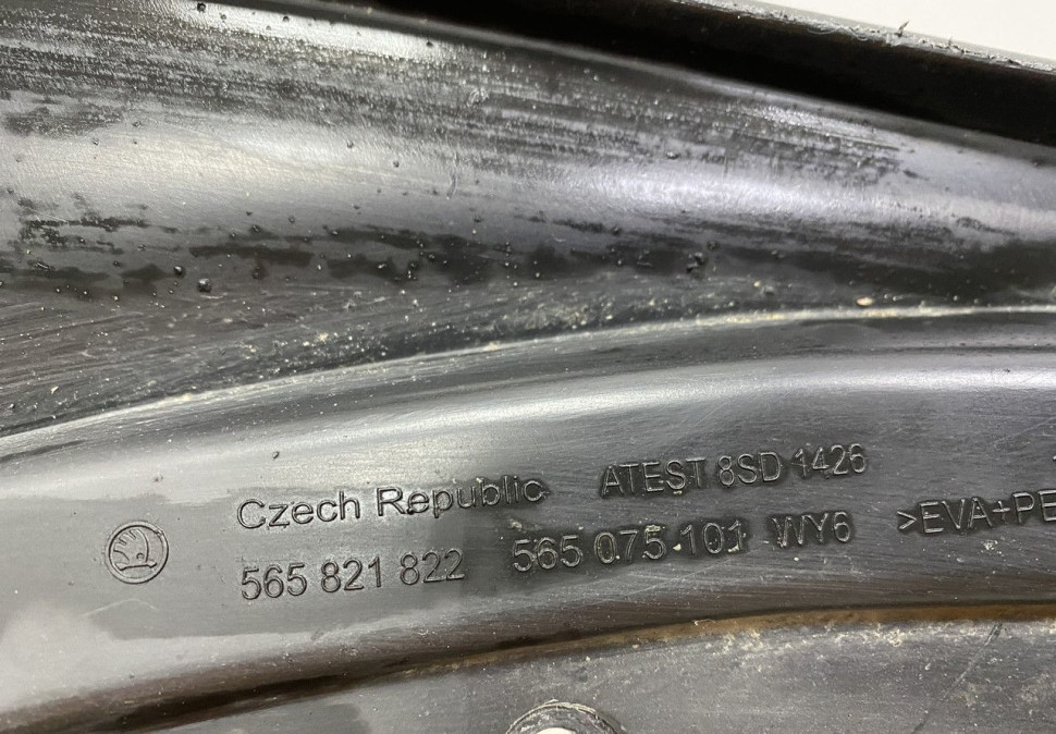 Брызговик задний правый Skoda Kodiaq OEM 565821822