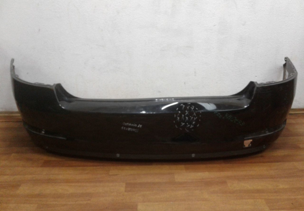 Бампер задний Skoda Octavia oem 5eu807421(вмятина) (В)