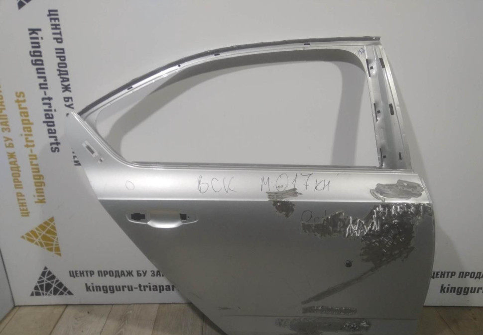 Дверь задняя правая Skoda Octavia A7 OEM 5E5833052A