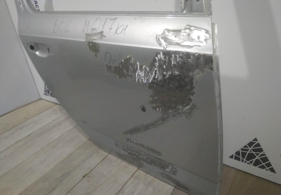 Дверь задняя правая Skoda Octavia A7 OEM 5E5833052A