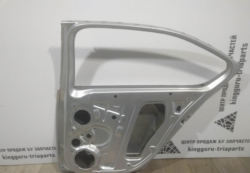 Дверь задняя правая Skoda Octavia A7 OEM 5E5833052A