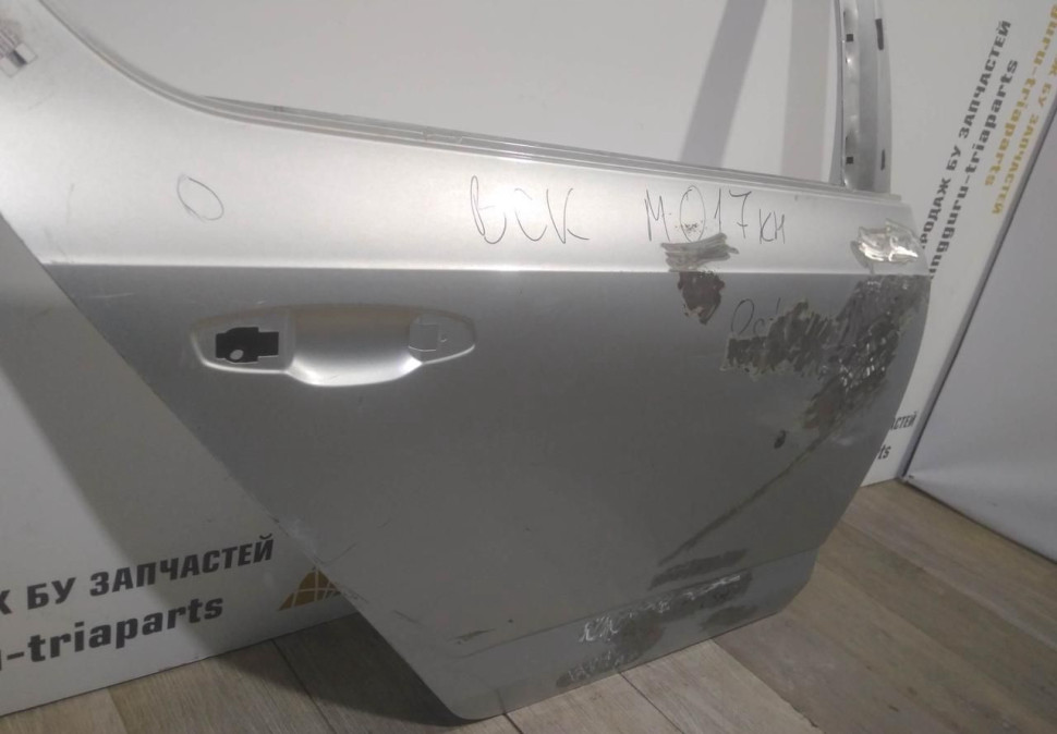 Дверь задняя правая Skoda Octavia A7 OEM 5E5833052A