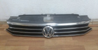 Решетка радиатора Volkswagen Passat B8 oem 3g0853653 (слом. часть)