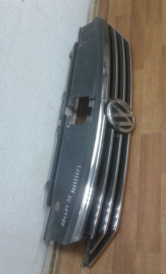 Решетка радиатора Volkswagen Passat B8 oem 3g0853653 (слом. часть) Решетка радиатора Volkswagen Passat B8 oem 3g0853653 (слом. часть)