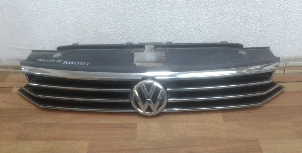 Решетка радиатора Volkswagen Passat B8 oem 3g0853653 (слом. часть)