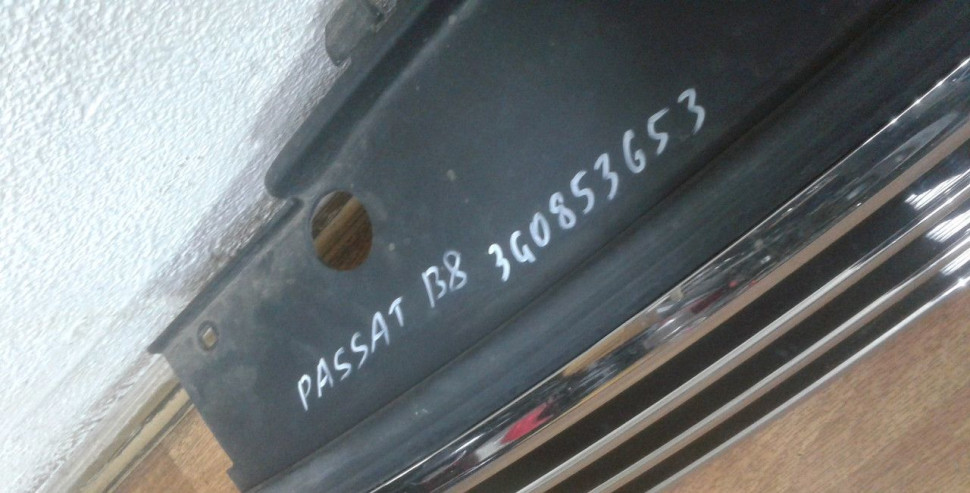 Решетка радиатора Volkswagen Passat B8 oem 3g0853653 (слом. часть)