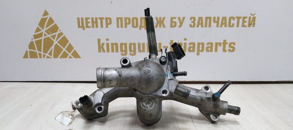 Корпус термостата Hyundai Sonata 5 NF  04-10 2.7 АКПП oem 2562037350