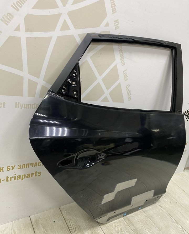 Дверь задняя правая Hyundai IX35 2010 oem 770042Y010