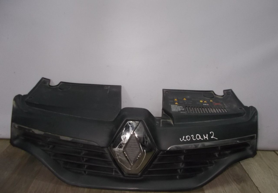 Решетка радиатора бу Renault Logan 2 OEM 623107605R