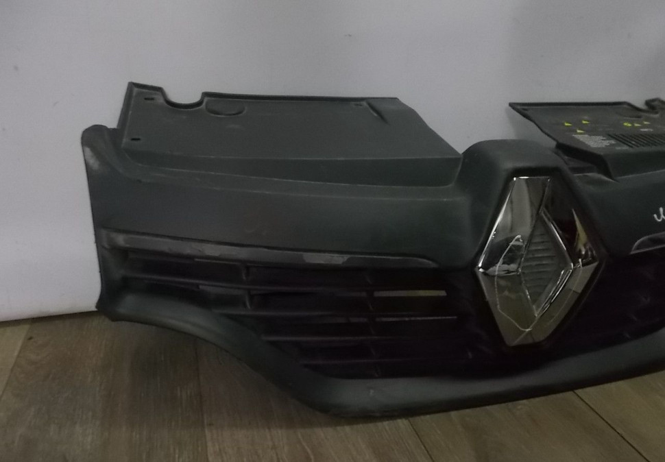 Решетка радиатора бу Renault Logan 2 OEM 623107605R