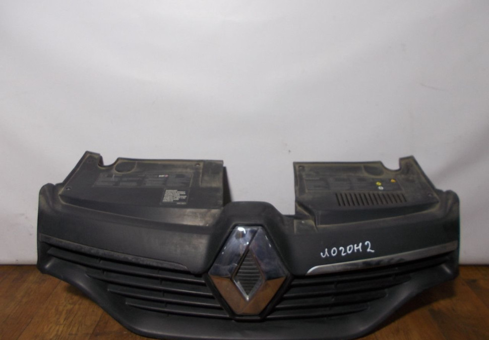 Решетка радиатора бу Renault Logan 2 OEM 623107605R