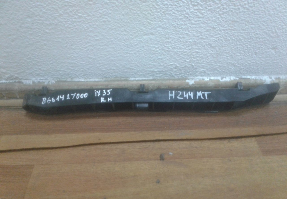 Кронштейн заднего бампера правый Hyundai Ix 35 (10-13) oem 866142y000