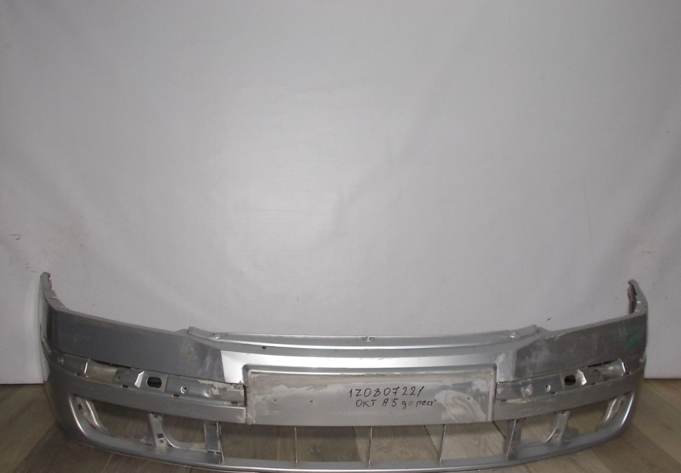 Бампер передний бу Skoda Octavia A5 OEM 1Z0807221