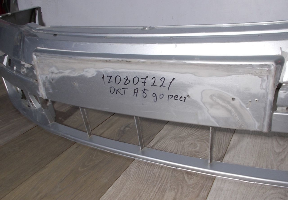 Бампер передний бу Skoda Octavia A5 OEM 1Z0807221