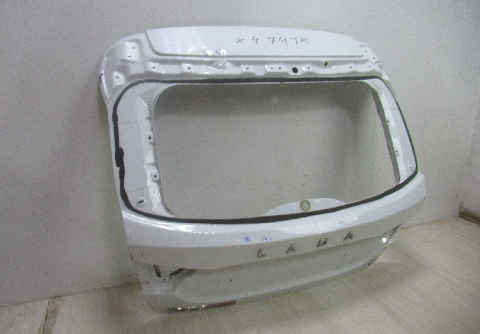 Крышка багажника Lada Vesta oem 8450102347 (скл-3)