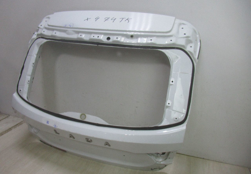 Крышка багажника Lada Vesta oem 8450102347 (скл-3)