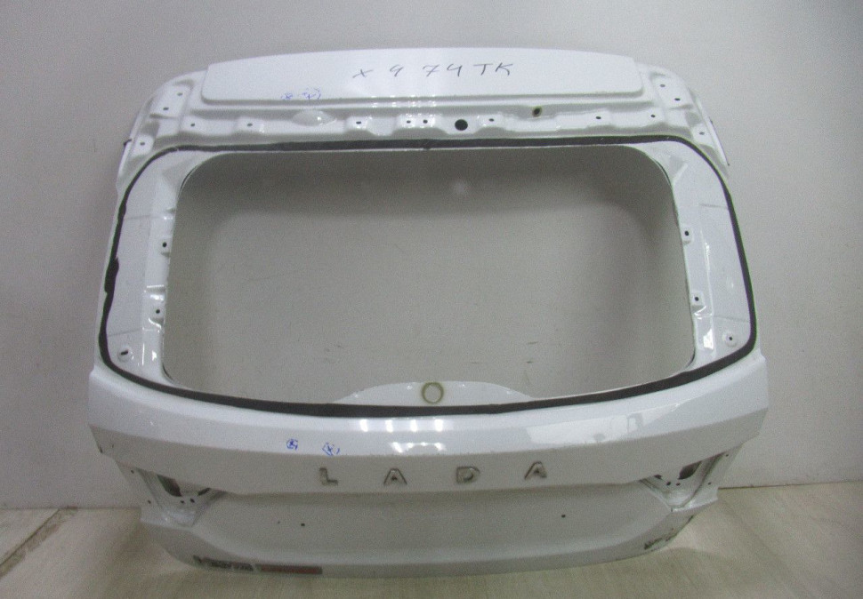 Крышка багажника Lada Vesta oem 8450102347 (скл-3)
