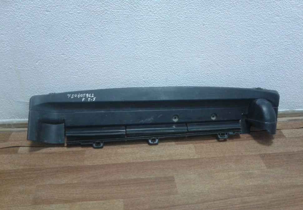 Шумоизоляция переднего бампера Volkswagen Transporter T5 oem 7e0805962